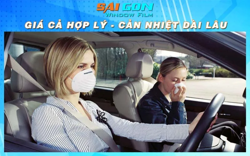 Dán phim cách nhiệt kém chất lượng gây ra hậu quả khôn lường 22 Lớp keo kém chất lượng gây mùi hôi, khó chịu cho ô tô